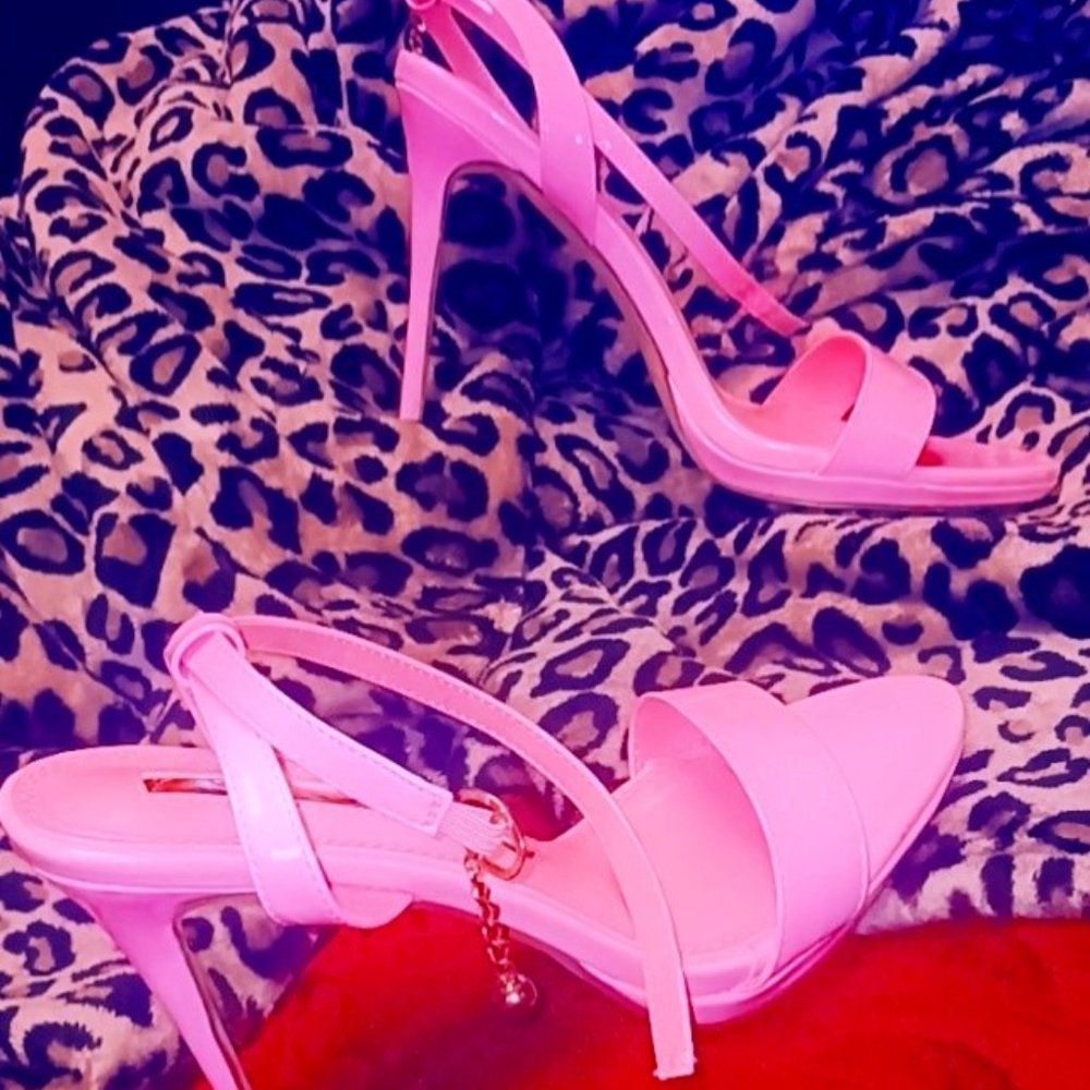 Bubble gum pink high heel w/ ankle strap!!
